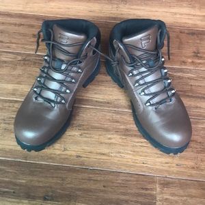 Fila Men’s boots. Size 6 1/2. Brand new.